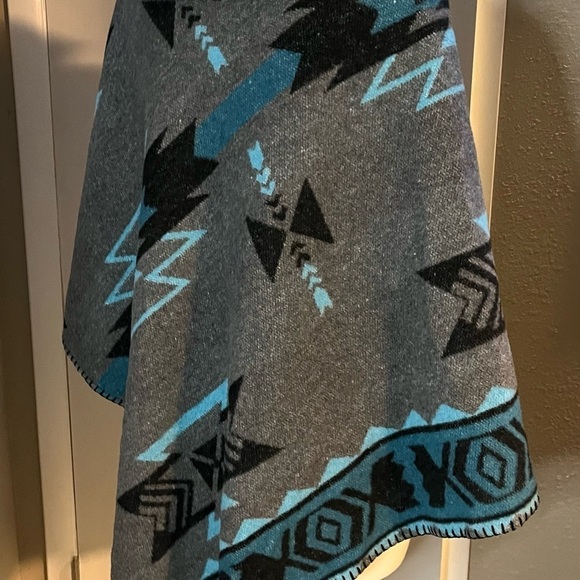 Women’s western wool reversible poncho gray and teal by Rhonda Stark - Picture 5 of 11